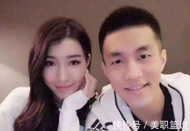广东男篮|好事连连!中国男篮国手接连公布恋情,女友身份却遭吐槽,很无奈