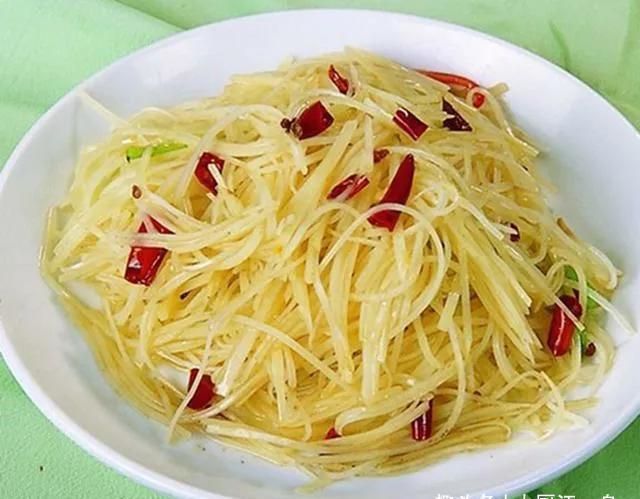 酸辣土豆丝|家里老保姆教我，炒土豆丝的3个诀窍，土豆不坨不粘锅，你不学吗