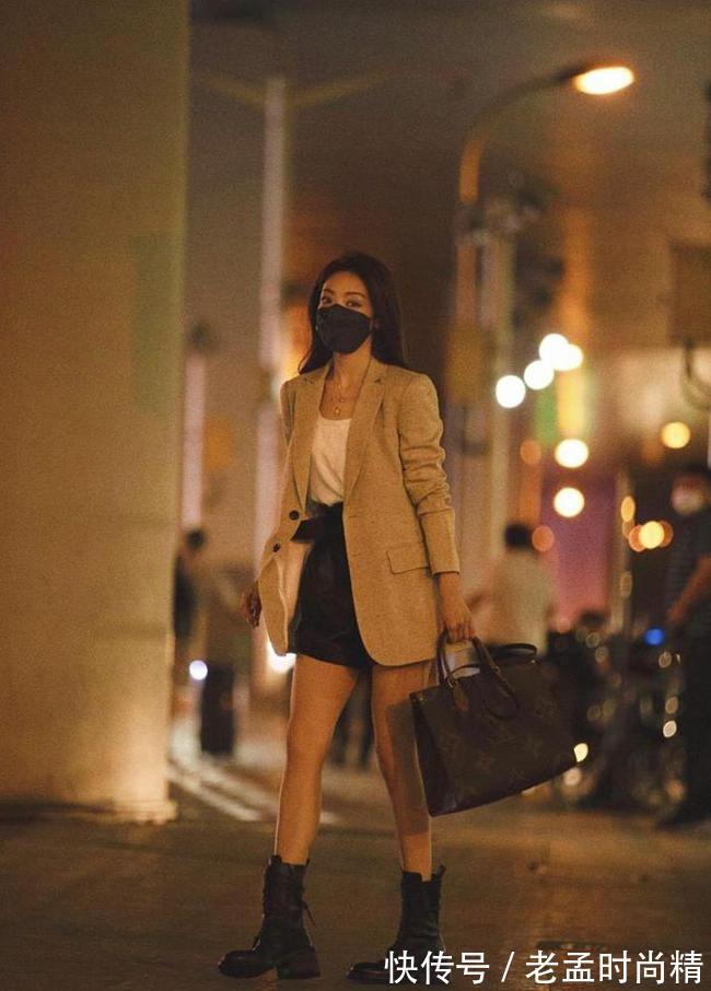 穿搭|路人街拍,高腰的牛仔短裤搭配黑色短袖上衣,时髦又别致