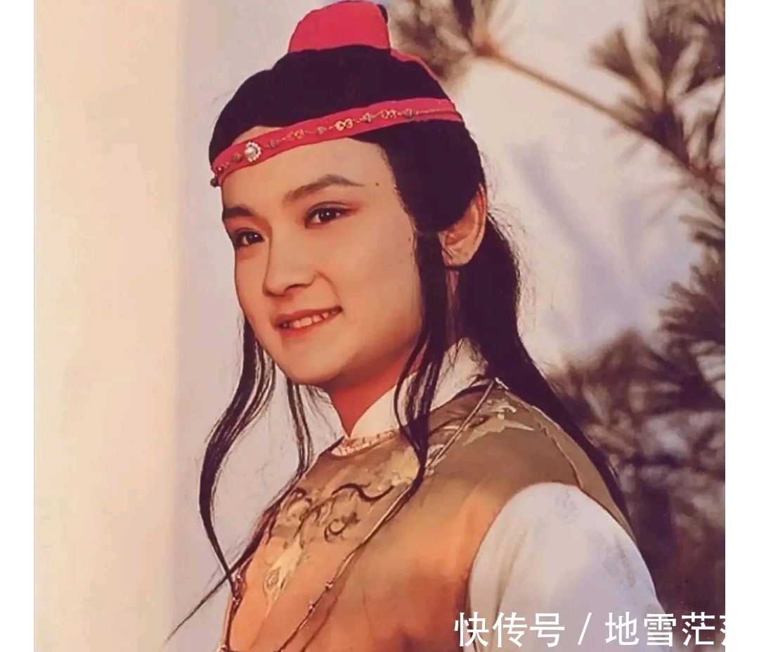 薛宝钗!《红楼梦》:金玉良姻的成婚,薛家自己酿的苦果,自己咽下去