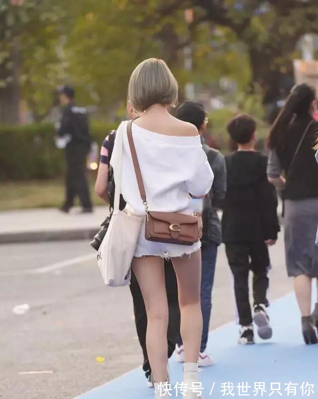 打底裤 吊带打底裤比较优雅,造型风格走在时尚前沿,也很优雅!