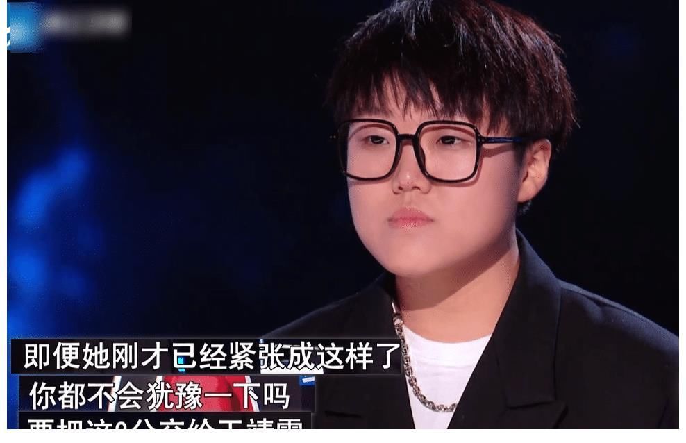 王靖雯舞台表现紧张，李荣浩却力保她晋级，吉克隽逸给出解释