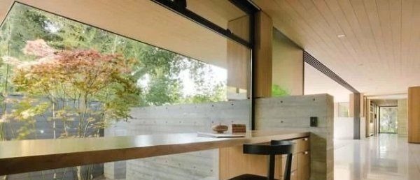 餐厨|不差钱的土豪,在山里建了座豪宅,鸟语花香,过上诗一般的生活