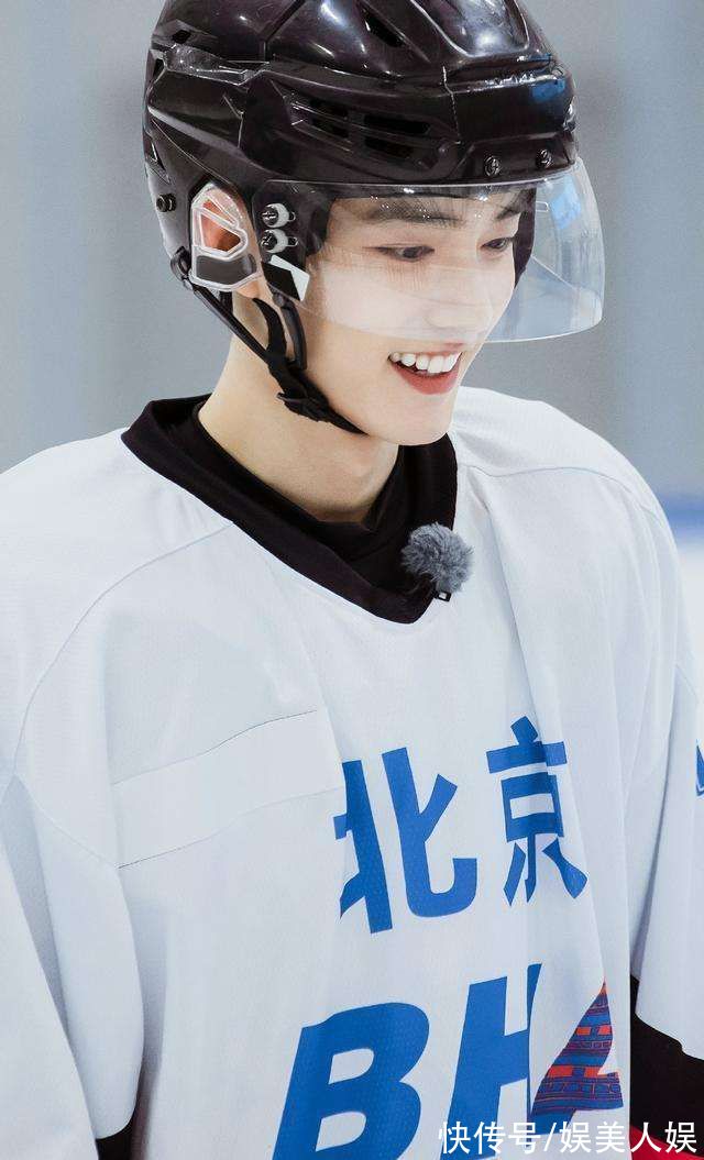 肖战被曝将当15天乡村教师,加盟央视公益节目,与孩子们同吃同住