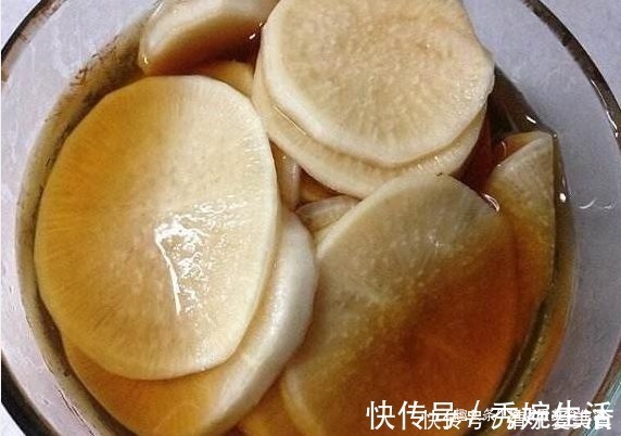 腌萝卜时,有人放盐有人晾晒,腌菜师傅教你1招,口感脆嫩又入味