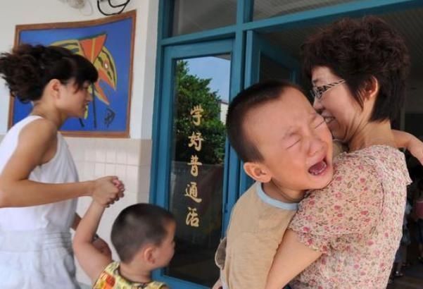 哥哥|''你就不能让着你弟弟点吗'',听了大宝的话,妈妈才反应过来后悔