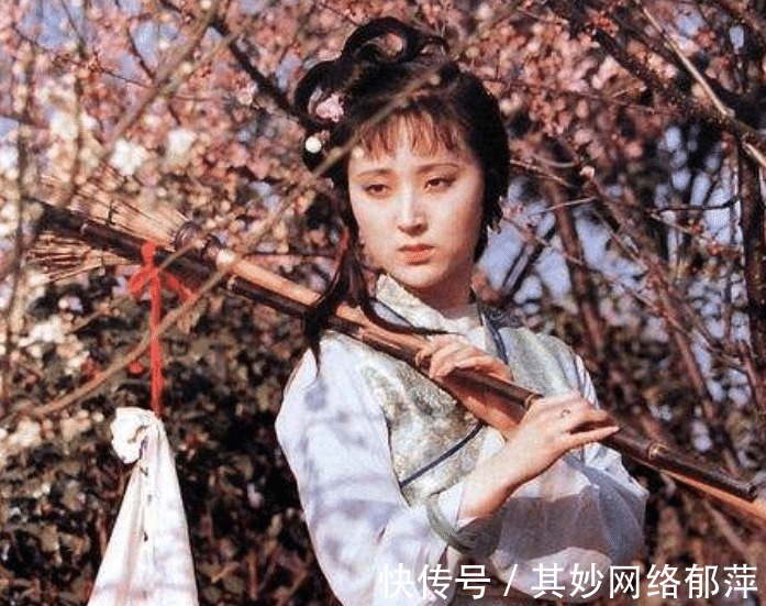 曹雪芹|贾母那么疼林黛玉,为啥黛玉去世当晚,贾母却不去看一眼?