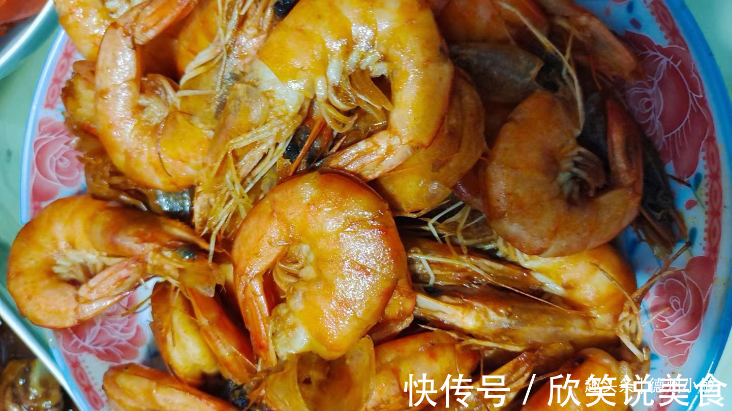 未来儿媳来了，婆婆准备一桌子菜，在朋友圈火了，网友真抠门