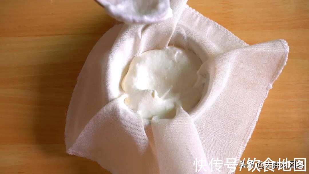 不要烤箱,没有面粉,自制绵密丝滑的安茹蛋糕,一勺挖开,馋了