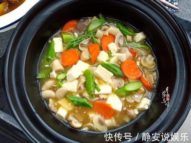 朋友圈发了1个豆腐菜，有55个人问我做法，说真是太好吃了