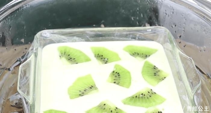 营养|分享一款猕猴桃酸奶蒸糕,甜香营养,好吃美味,不错的居家糕点