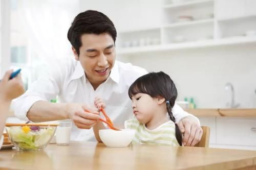 龋齿|孩子睡觉之前，宁可饿肚子也不要碰这些食物，容易积食长不高