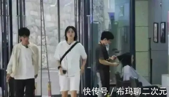 周笔畅|《中餐厅》定档，姚安娜中性装扮酷似周笔畅，在节目中享有特权？