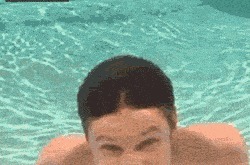 |搞笑GIF: 这样的新娘要不得 客人刚新娘就原形毕露了