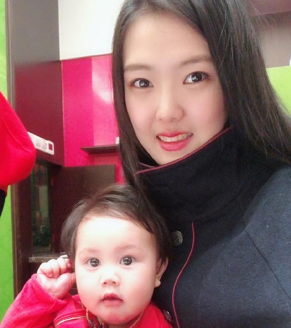 江苏女排|哥哥一家为妹妹加油,张常宁赢球后直奔看台,姑侄二人有爱互动