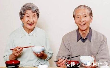 长寿老人|长寿的老人的5大特点,45岁以后能占3个以上,长寿会偏爱你