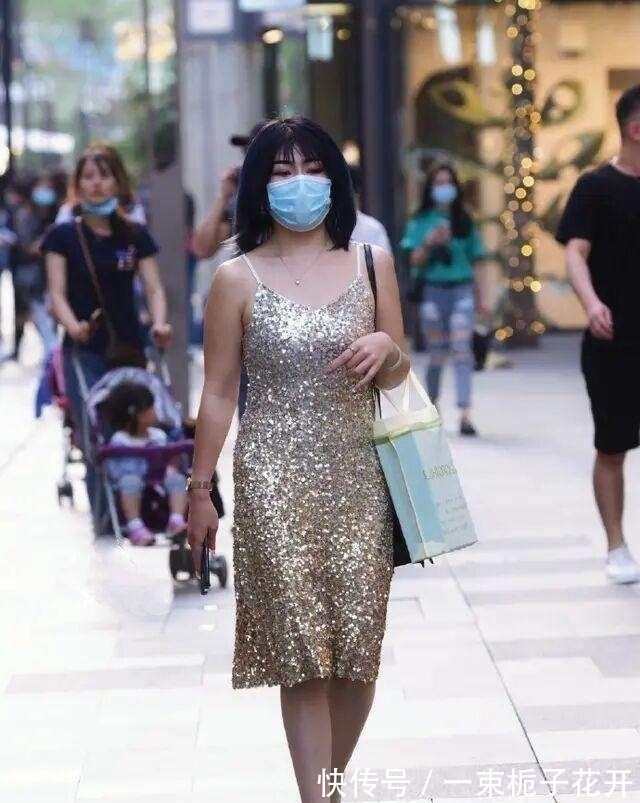 小技巧|瑜伽裤偏好看气质的风格，还透着微微的时尚温婉，颜色高级