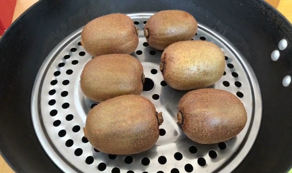 聪明|把猕猴桃放锅里蒸2分钟,太聪明了,用途拿钱难买,早明白就好了