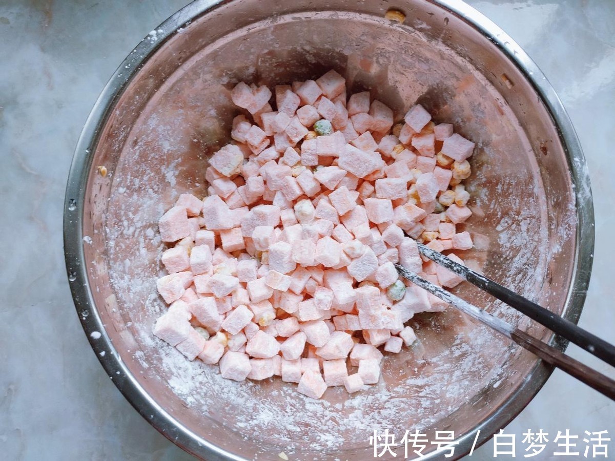 模具|红薯别总煮着吃，放入煎锅中烙一烙，外酥里嫩，太好吃了