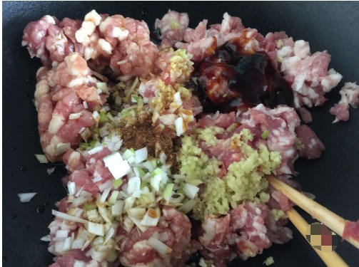 在家烙馅饼,总是没有外面买的皮柔软,其实技巧都在和面上