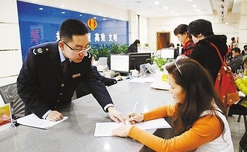 过户|想将房产过户给子女,该生前办还是离世后办差别巨大需早知道