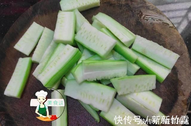 鱼腩|丝瓜和它是天生一对,蒸一蒸8分钟出锅,鲜到流口水,简单又营养