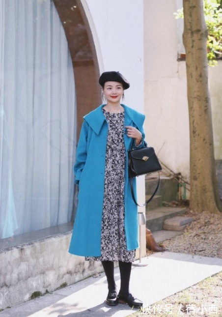 高跟鞋|“大衣+碎花裙”今年最火cp,优雅又温柔,爱美的小姐姐都穿上了