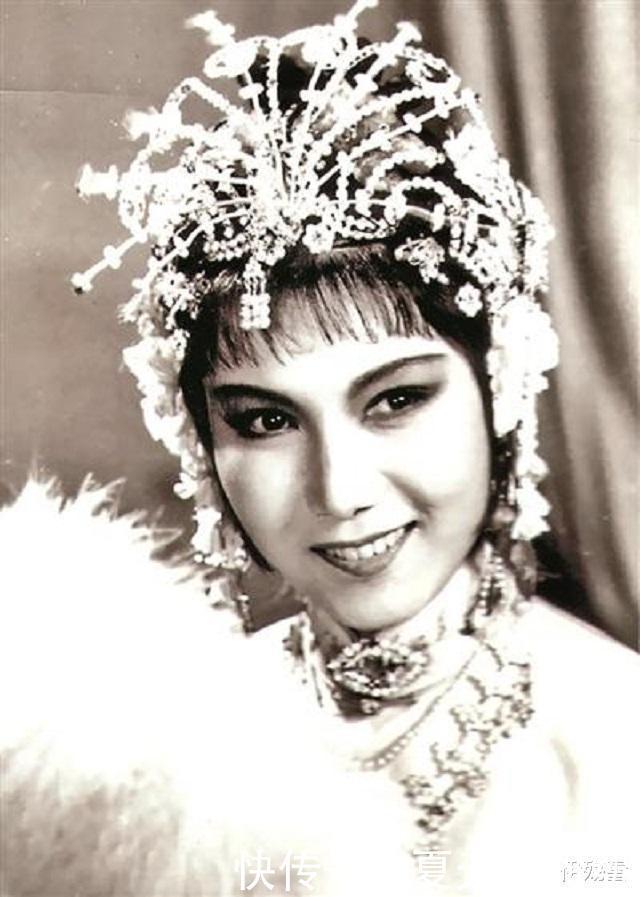 “评剧女王”新凤霞报纸上“公开告白”意中人,事实证明是真爱