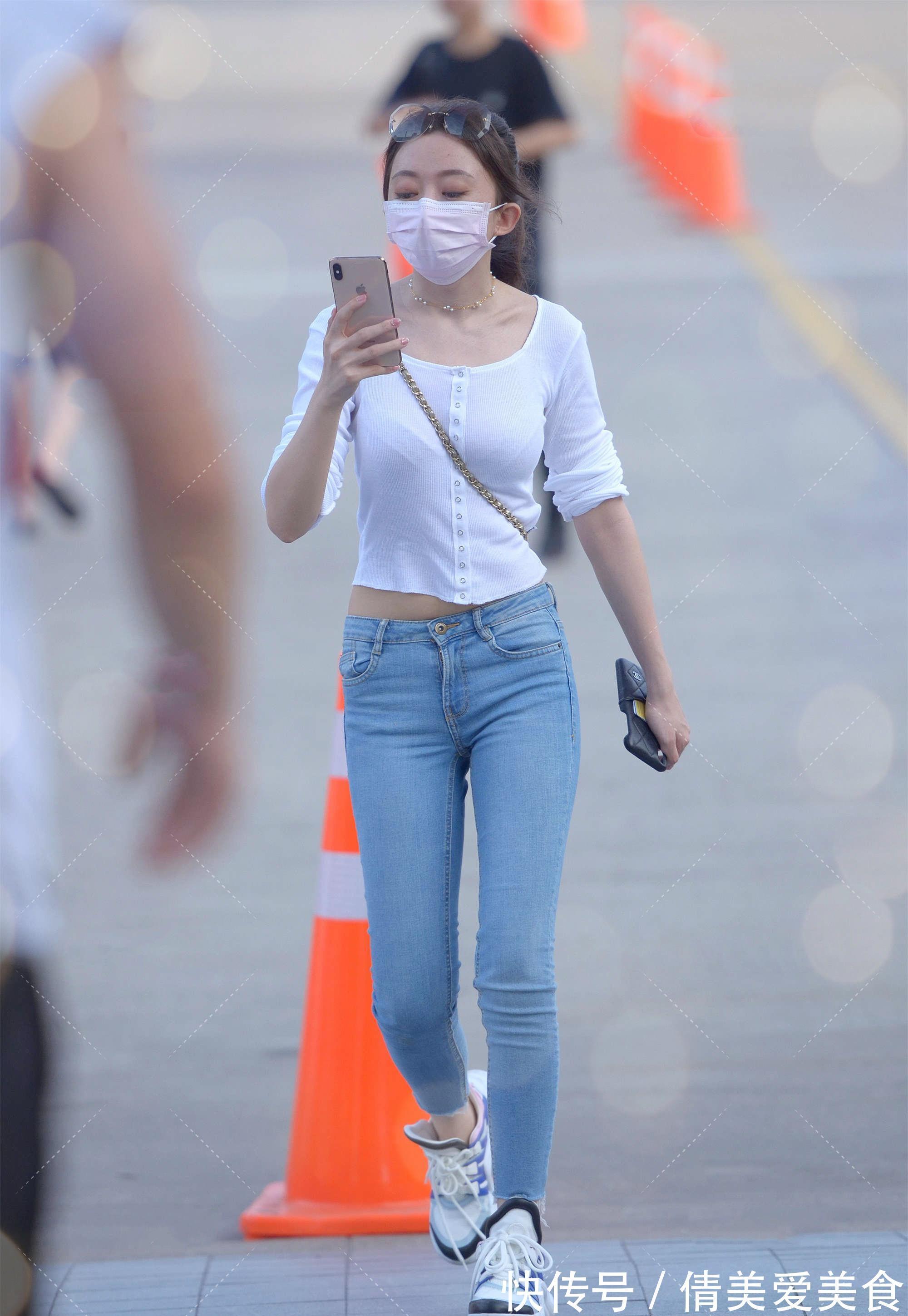 长袖 白色长袖简单清新,和牛仔裤一起舒爽宜人,让人看了就十分温柔