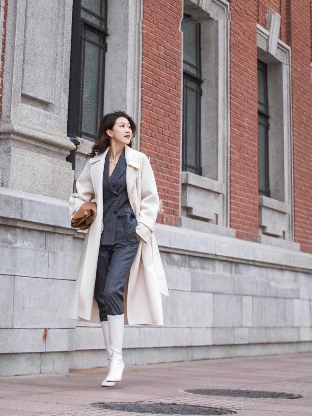冬天 冬天不想穿羽绒服怎么办?试试毛呢大衣+西装,提升气质又保暖!