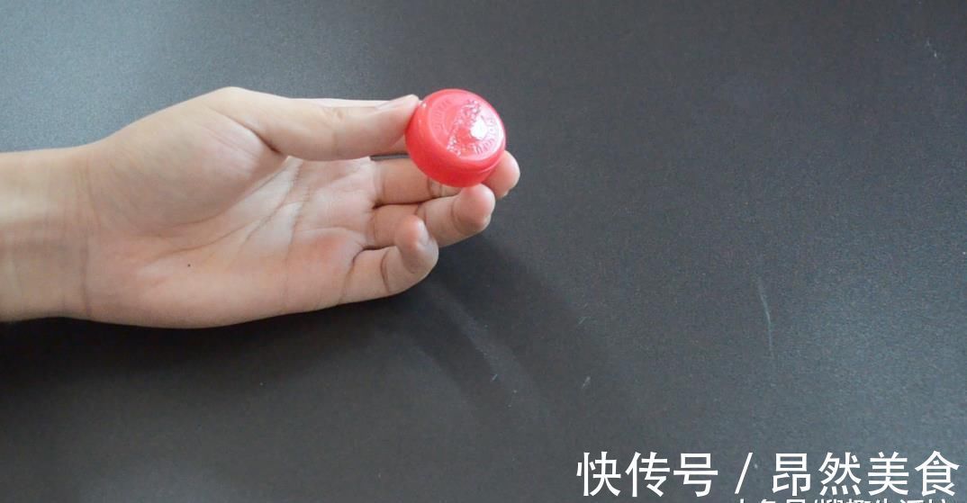 瓶盖上面戳一个洞, 没想到作用这么大, 看完你会感谢我的