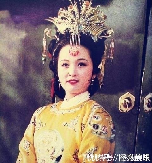 元春!人人唾弃的赵姨娘,凭借了不起的举动,迫使王夫人吃斋念佛