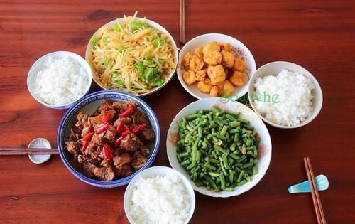 豆角|儿子收到录取通知书,晚餐四道家常菜,邻居怪不得你家孩子低调
