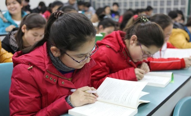 |学霸荣登校园“光荣榜”,另类获奖感言太搞笑,网友:天生段子手