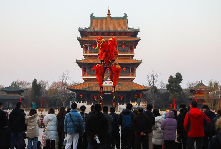 天塔|天塔狮舞贺新年 台儿庄古城乐翻天