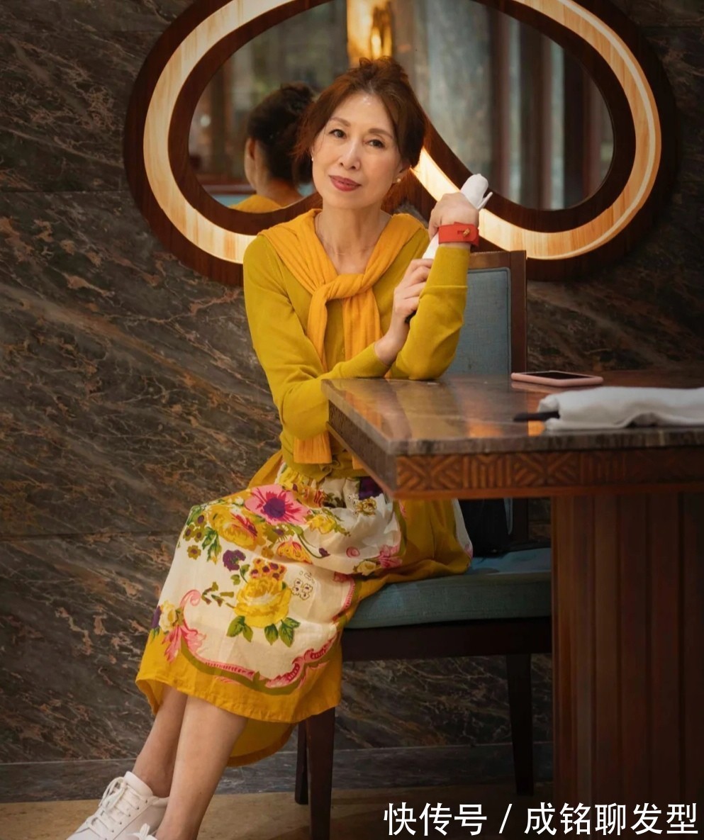 穿搭|这才是60岁奶奶该有的打扮,真实自然不做作,简单随意又显年轻