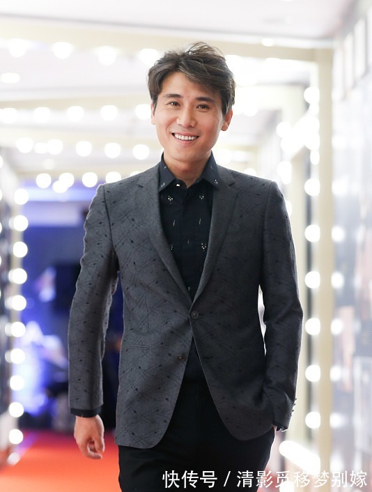 他是隐形富豪, 却为演戏甘愿跑龙套, 如今45