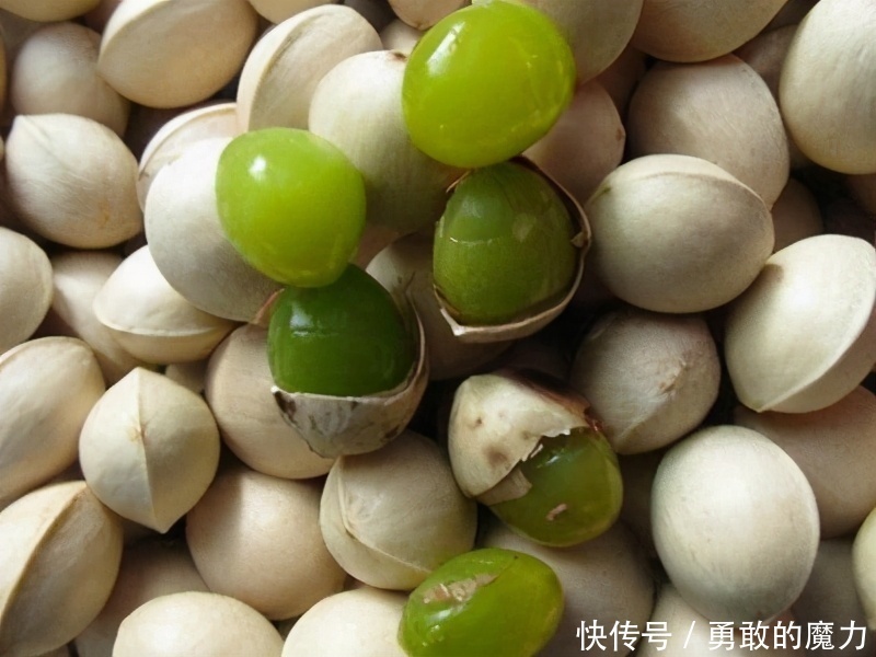 睡眠不好的人,不妨试试3种食物,或许助你提高睡眠质量