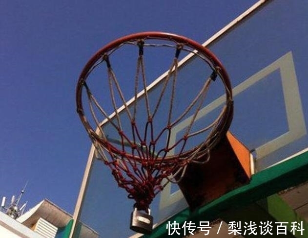 |幽默笑话:小时候和妈妈一起去小卖部,妈妈忘记带钱了……