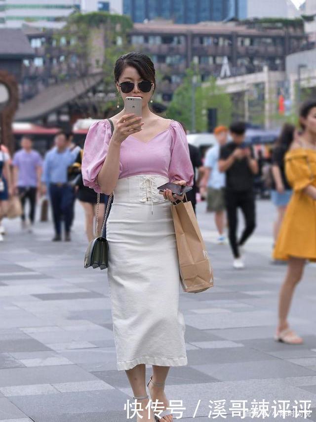 美丽的小妹妹|气质女孩展示半身长裙穿搭，简单修身又耐看，给人一种优雅的感觉