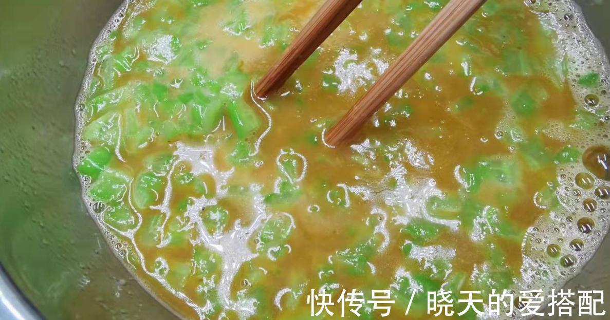 搅拌均匀|苦瓜煎蛋不苦，还清脆爽口，这是需要一些小技巧的，收藏哦