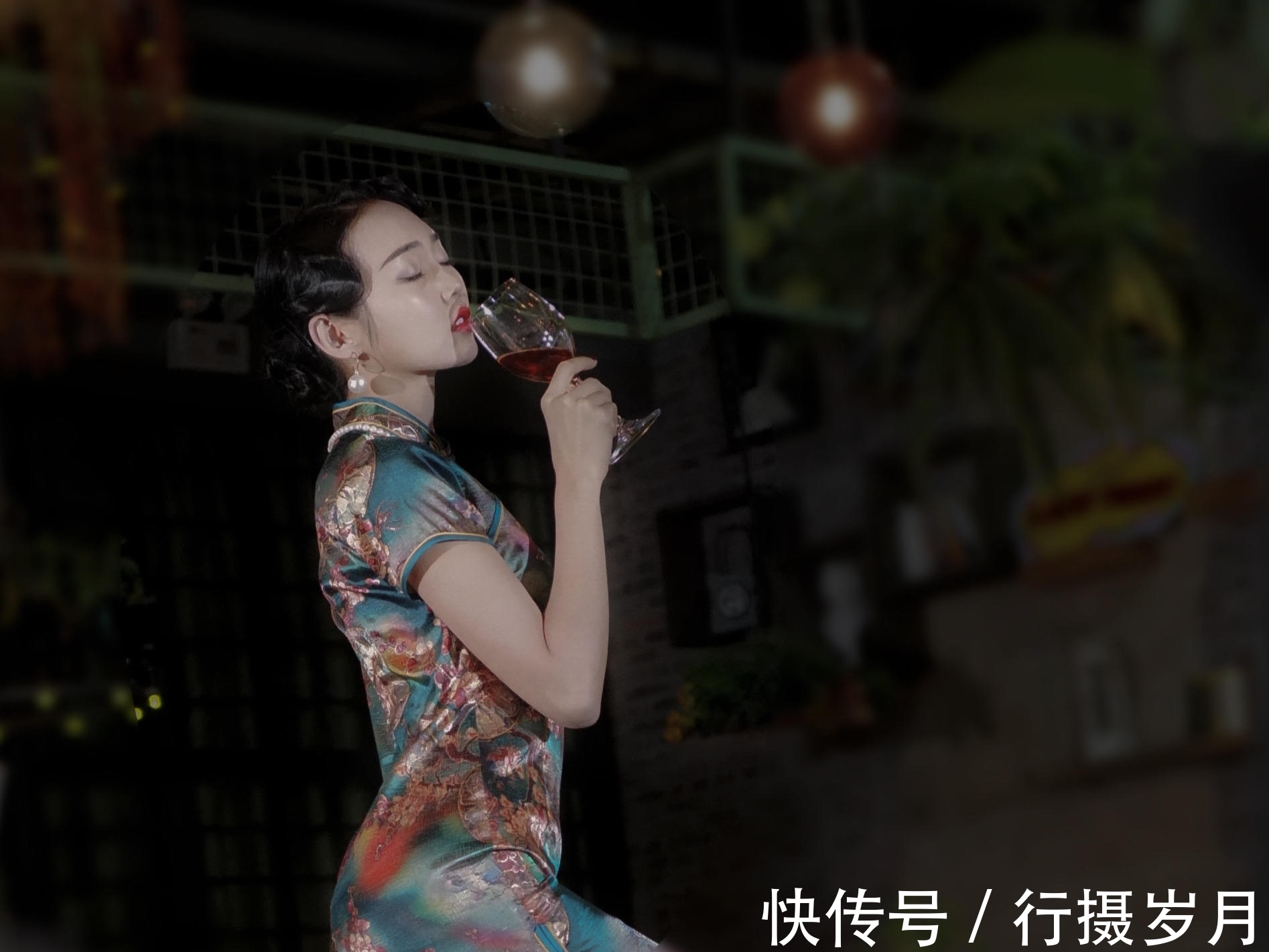 恬阔!一怀心思两处牵,闲云绕月动心弦