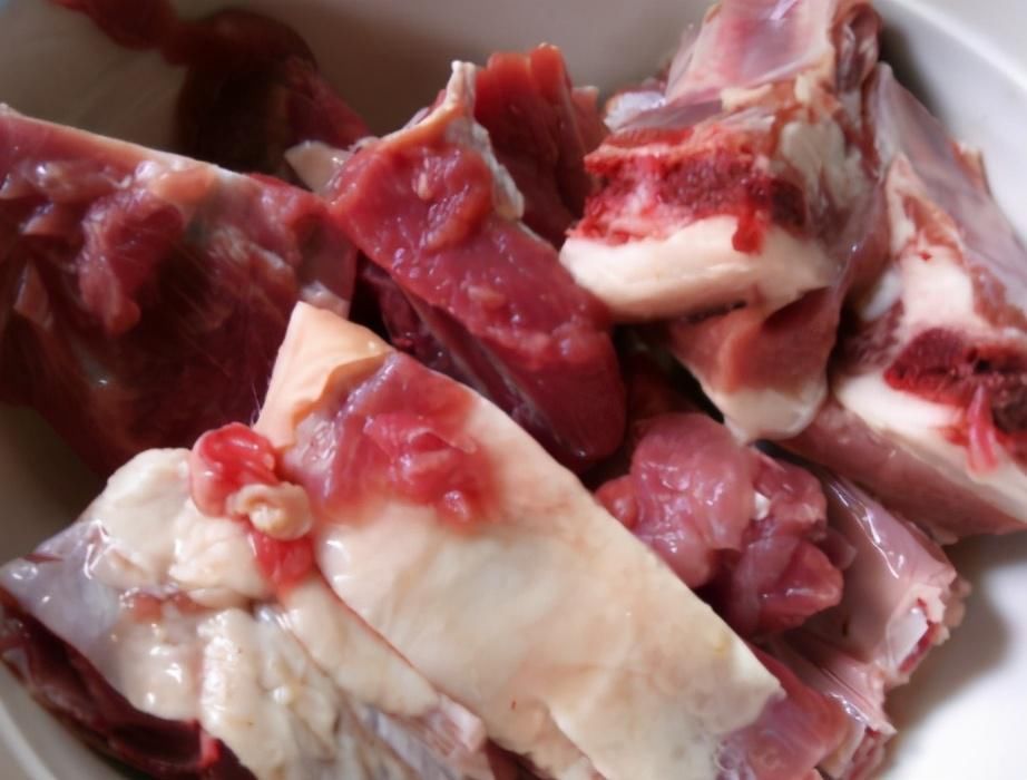 羊排|炖羊肉时，牢记“1放2不做”窍门，羊肉汤香浓肉软烂，无膻味