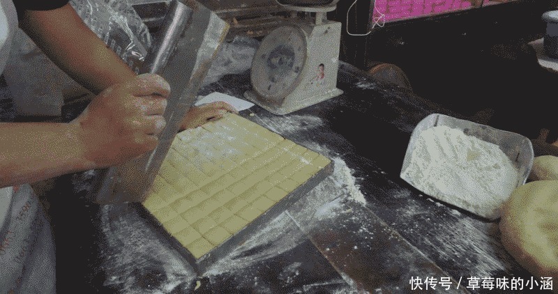 制作|绿豆饼是常见的食物,你知道哪里最正宗吗