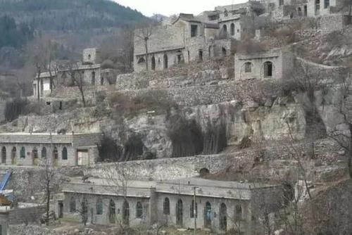 石家庄有一传统村落，居住方式很是独特，伴有桃源般的室外景象