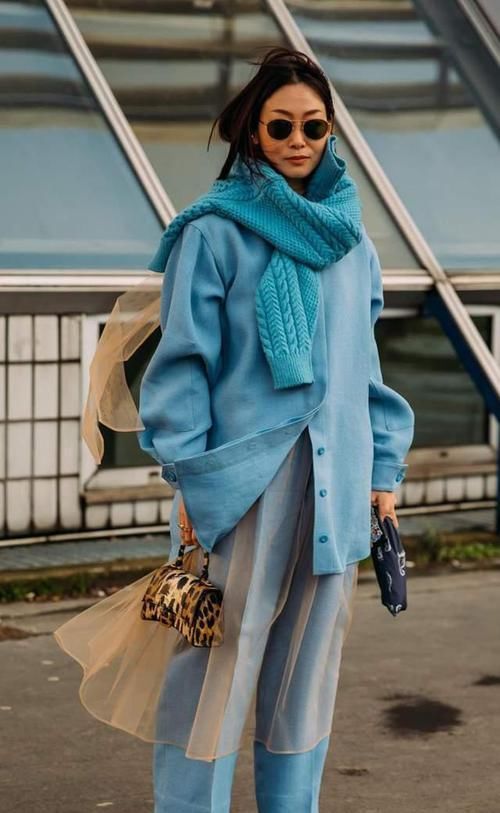 ?女人到了中年，穿衣打扮要“得体”，更要学会不装嫩也不显老