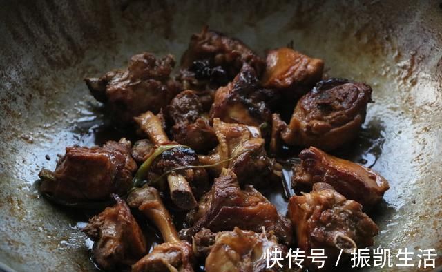 夏天,猪肉牛肉都不如它,便宜又好吃,简单炖一锅,花不了几个钱