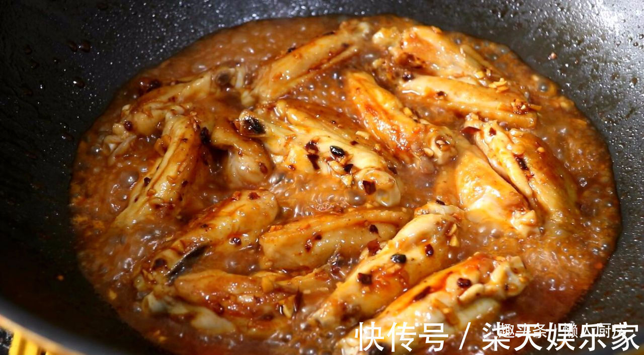不放油炸，不用油煎，学会鸡翅的新做法，好吃到吮指，皮滑肉嫩