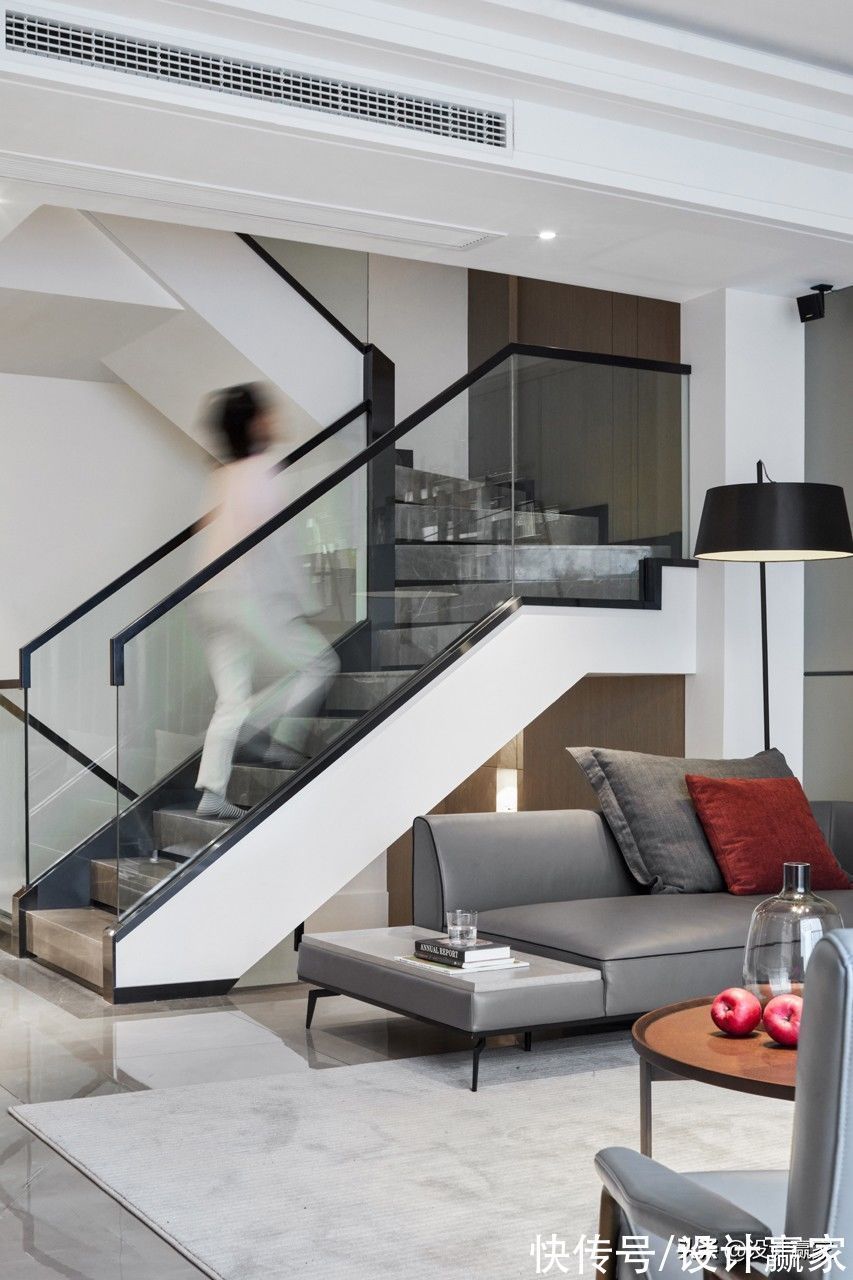 女主人|240㎡叠拼,简洁大气的现代别墅,150万打造出质感生活,羡煞旁人