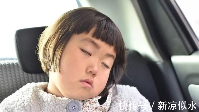 小m|人类幼崽有多可爱?这坑娃的妈给女儿拍了近千张“丑照”